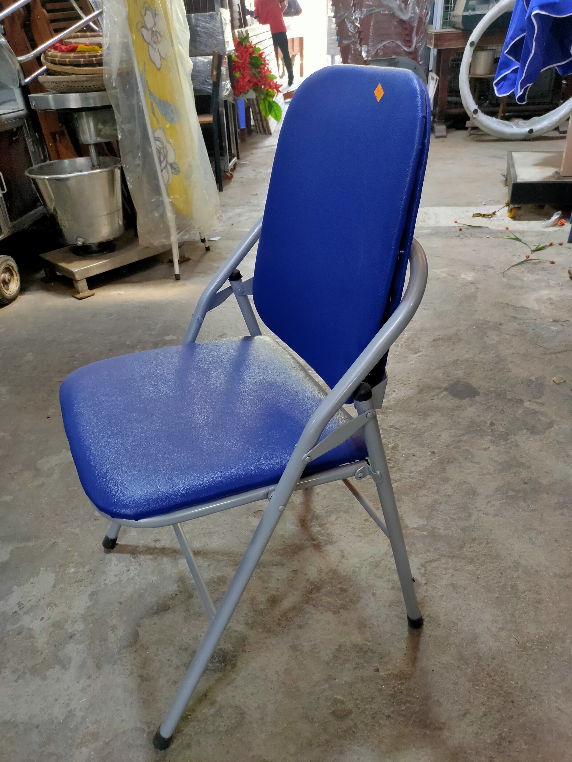 ghế xếp sắt nệm xanh 1